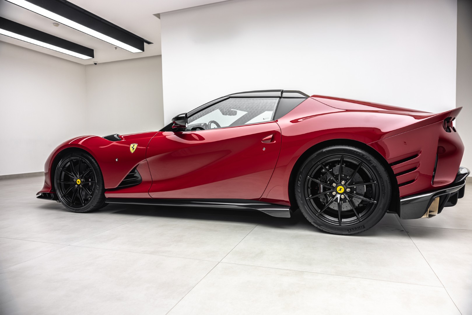 FERRARI 812 COMPETIZIONE APERTA